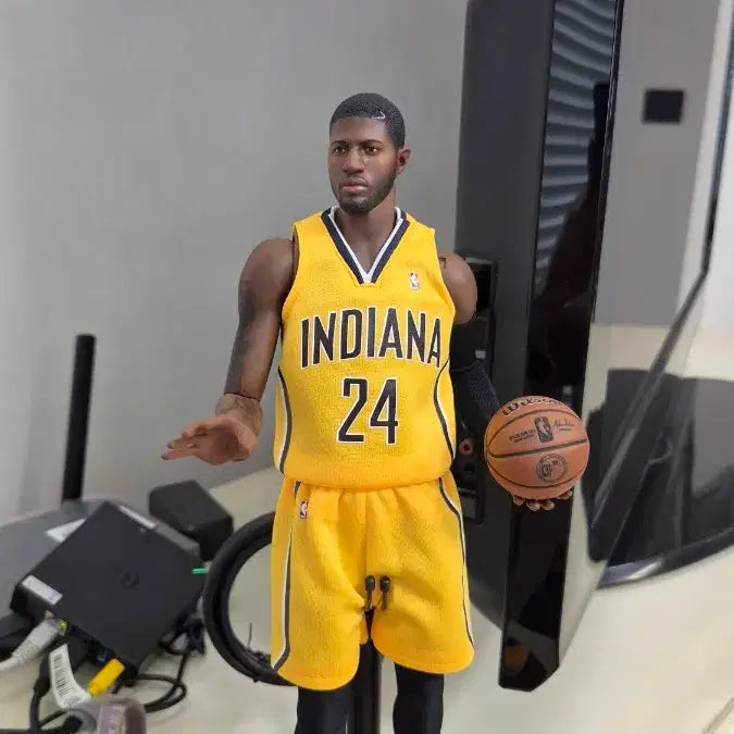 [BUNJANG] Enterbay x Hot Toys x Artist Paul George 1/6 Scale Figure "2013 Indiana Pacers" / 폴 조지 1/6 피규어 (엔터베이X핫토이X작가작)