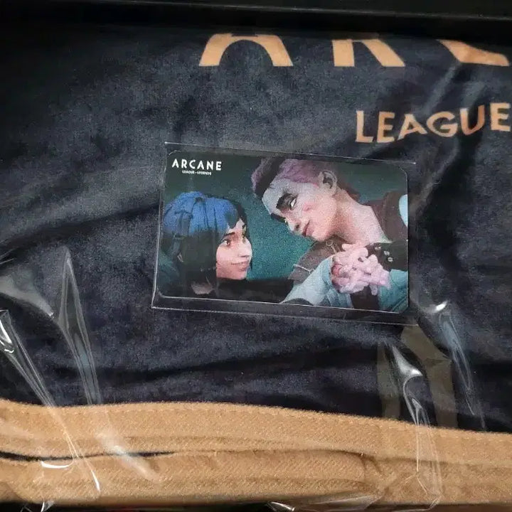 [BUNJANG] League of Legends Arcane Limited Edition Merchandise Ticket, Lenticular Card, and Blanket / 롤 아케인 한정판 굿즈 티켓 + 렌티큘러 카드 + 블랭킷