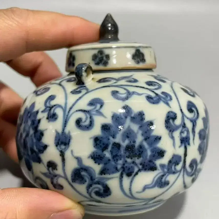 [BUNJANG] Ming Dynasty Early Period Celadon Glazed Lotus Scroll Motif Lidded Jar / 명청화찬쯔련개호