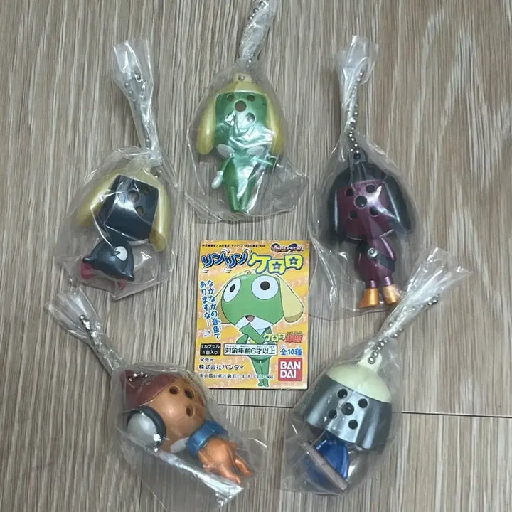 [BUNJANG] Keroro Gunsou Classic Gacha Ringing Keychain Strap Figure Metallic Version Set of 5 / (미개봉)(일괄)개구리 중사 케로로 고전 가챠 링링 소리나는 키링 스트랩 피규어 메탈릭버전 전5종