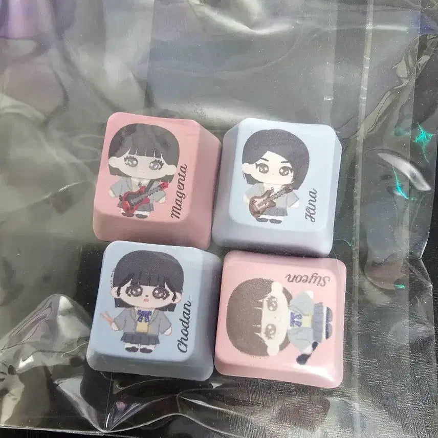 [BUNJANG] Qwer Summer Break Keycap Set Magenta, Hina, Chodan, Siyeon Limited Edition / qwer 방학식 키캡 마젠타 히나 쵸단 시연 한정 굿즈
