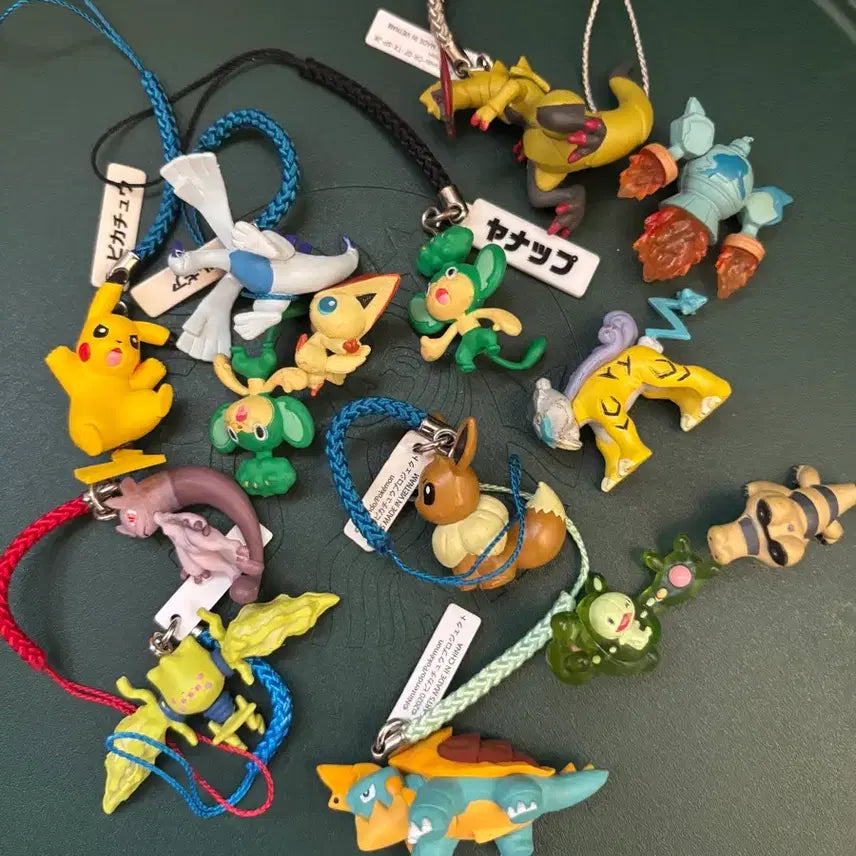 [BUNJANG] Pokemon Strap Nezuke Mascot Keychain Collection (14pcs) - Vintage Gacha Figures / 14개 일괄) 포켓몬 스트랩 네즈케 마스코트 키링 고전 가챠 피규어 루기아 피카츄 비크티니 라이코 메가 뮤츠 레지에레키 이로치 엑스라이즈 이브이