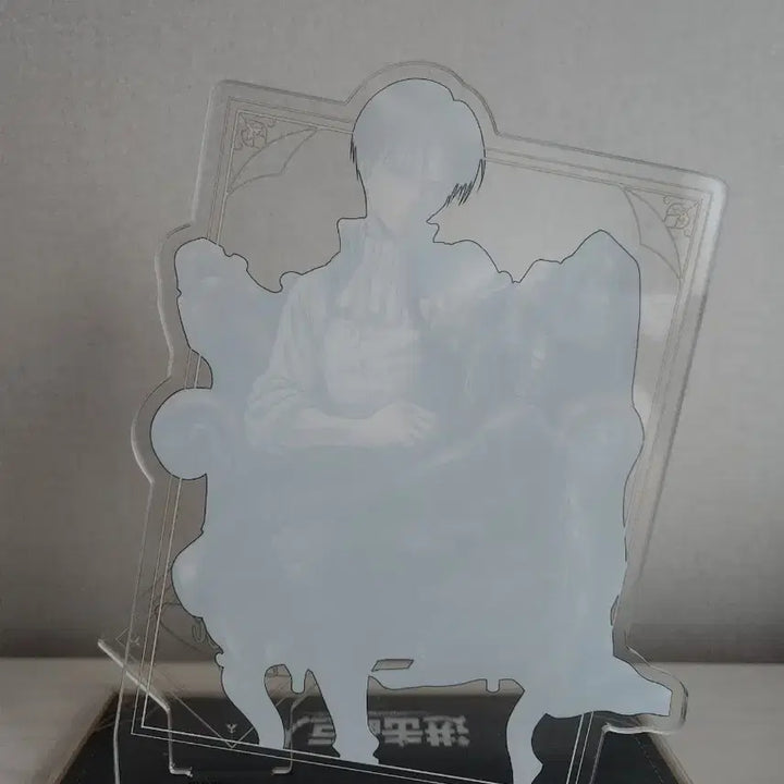 [BUNJANG] Attack on Titan Levi Throne Acrylic Figure / 진격의 거인 리바이 좌상 왕좌 아크릴