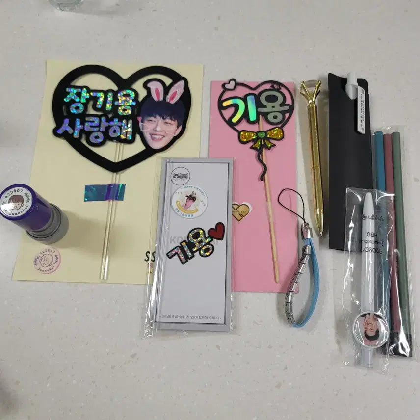 [BUNJANG] Jang Ki Yong Goods Set - Keychain, Doll, Lightstick, Tin Case / 장기용 굿즈 키링 인형 응원봉 틴케이스...