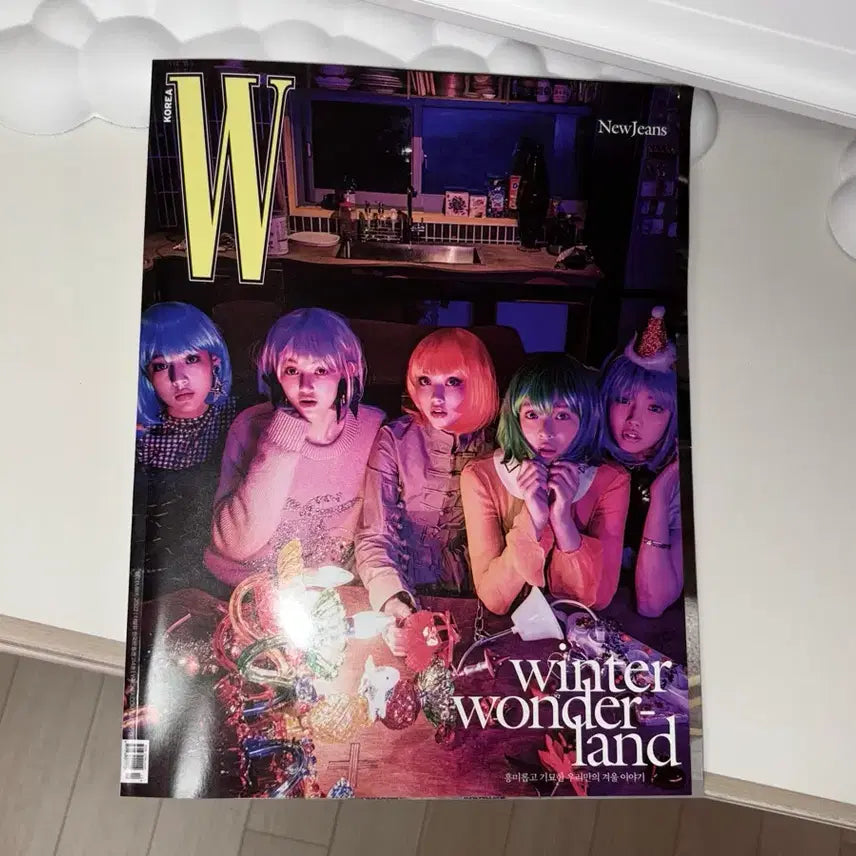 [BUNJANG] W Korea 2023 NewJeans Winter Pictorial Magazine / 더블유코리아 W코리아 2023 뉴진스 잡지