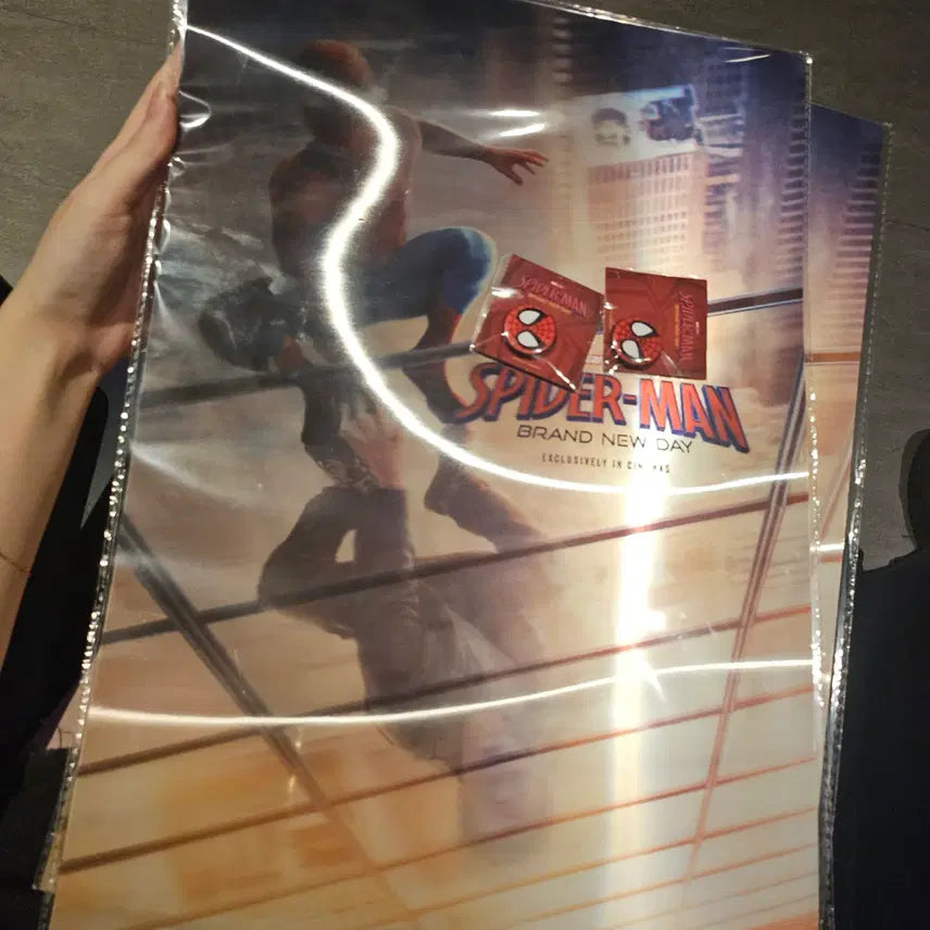 [BUNJANG] Spider-Man Lenticular Poster + Pin Badge Special Set (Sealed) / 미개봉일괄) 스파이더맨 렌티큘러 포스터+핀뱃지 특전 2종