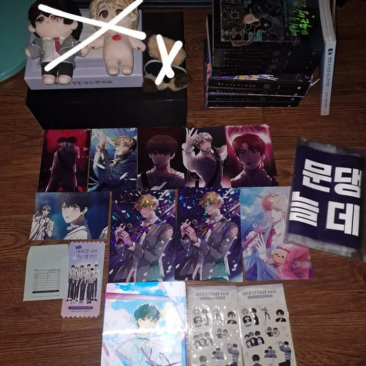 [BUNJANG] Debut or Not Debut Goods Bundle Set / 데못죽 굿즈 탈덕으로 인해 일괄 처분합니다.(지류,엽서,포스터,단행본,초판 굿즈,족자봉,슬로건 등)