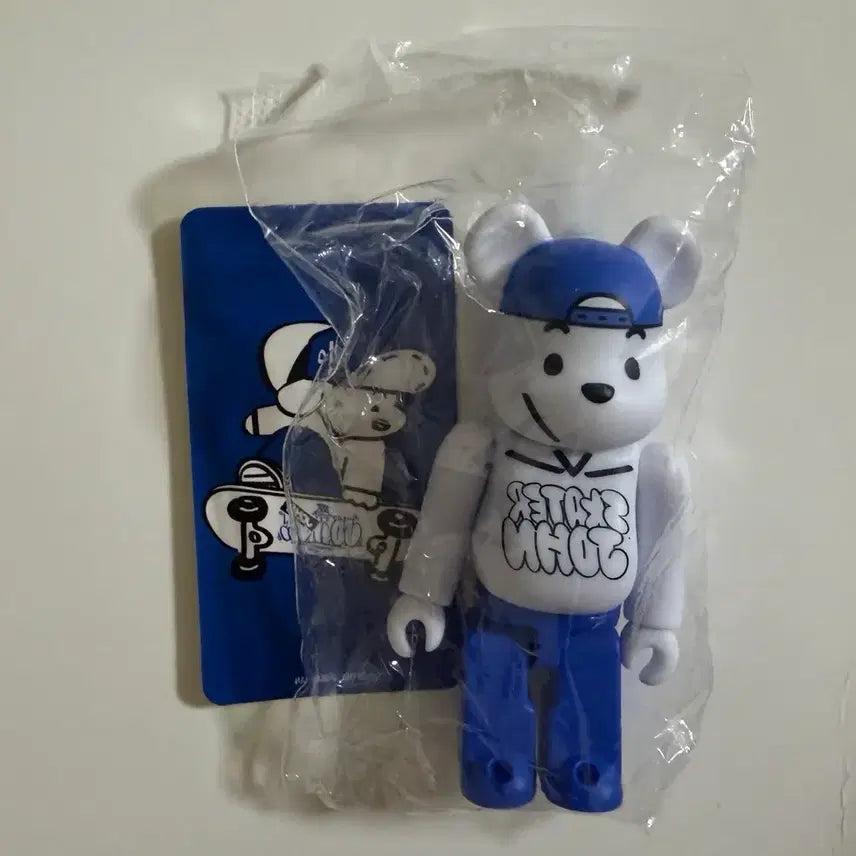 [BUNJANG] Bearbrick Artist Skater John Edition 49 (Box Included) / 베어브릭 49탄 아티스트 스케이터 존 (박스o)