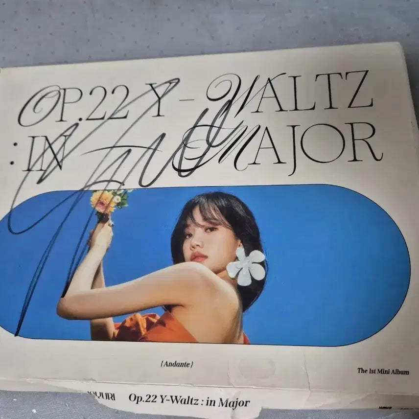 [BUNJANG] Jo Yuri Op.22 Y-Waltz: in Major Signed Album / 조유리 Op.22 Y-Waltz: in Major 사인반