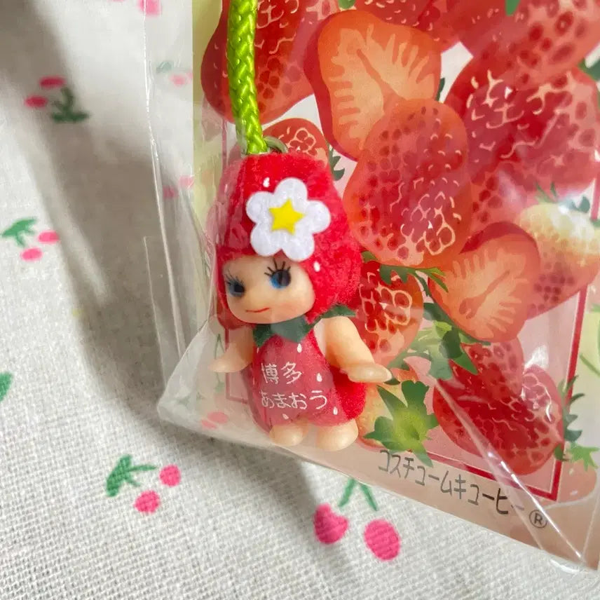 [BUNJANG] Strawberry Kewpie Keychain Fukuoka Limited Edition / 딸기 큐피 키홀더 후쿠오카 한정키링