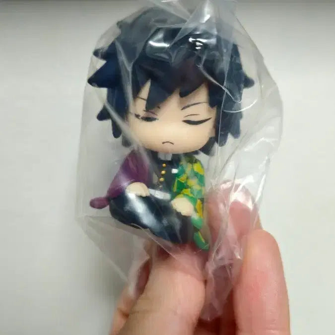 [BUNJANG] Demon Slayer Giyu Tomioka Gacha Figure / 귀멸의 칼날 기유 가챠