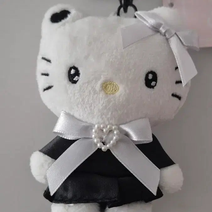 [BUNJANG] Sanrio Hello Kitty Black Dress Doll Heart Charm / 새상품 산리오 키티 블랙드레스 인형 하트 키링