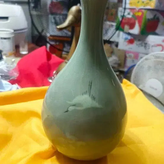 [BUNJANG] Celadon Goryeo Vase with Inlaid Crane and Pine Motifs / "청자상감운학송문주병
