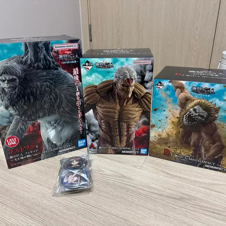 [BUNJANG] Attack on Titan Ichiban Kuji Sealed Bundle Set A, B, Last One Figures &amp; Badge Set / (미개봉 일괄)제일복권 진격의거인 A,B,라스트원 새상품 일괄