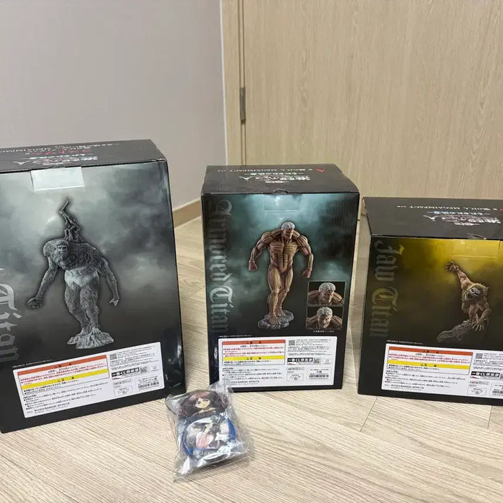 [BUNJANG] Attack on Titan Ichiban Kuji Sealed Bundle Set A, B, Last One Figures &amp; Badge Set / (미개봉 일괄)제일복권 진격의거인 A,B,라스트원 새상품 일괄