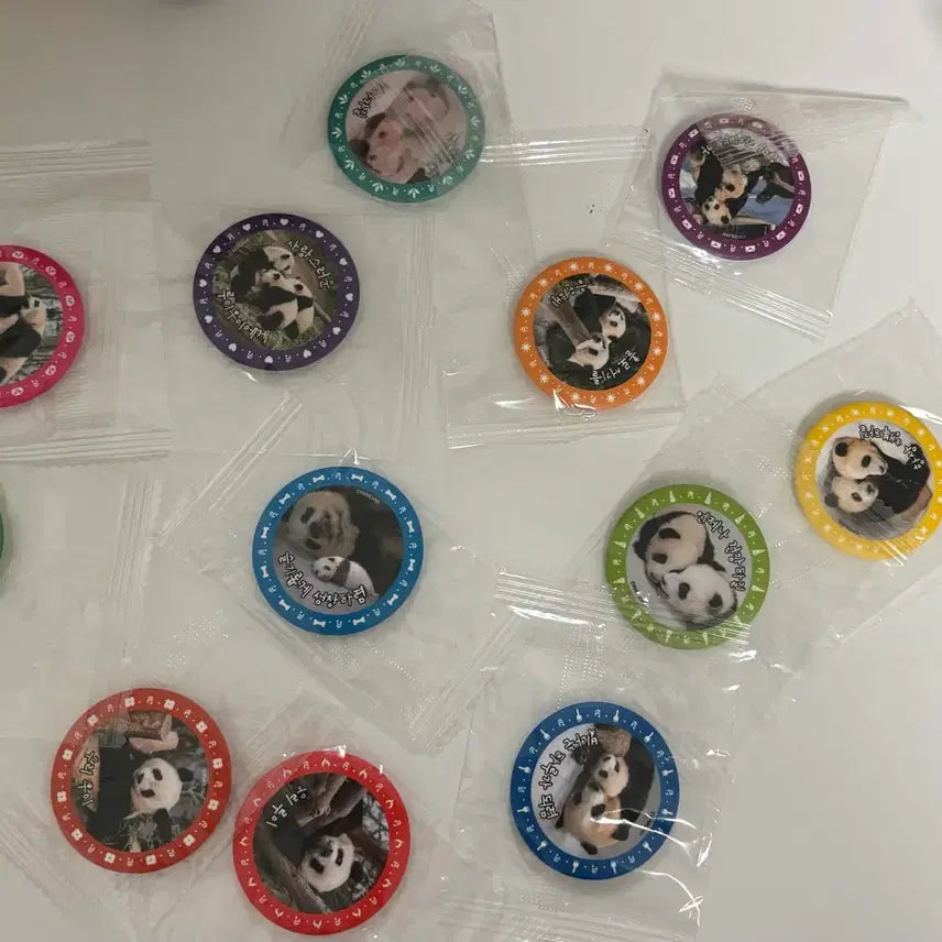 [BUNJANG] Bao Family Fu Bao Tteok Badge Set / 푸바오 바오패밀리 떡배지 드볼
