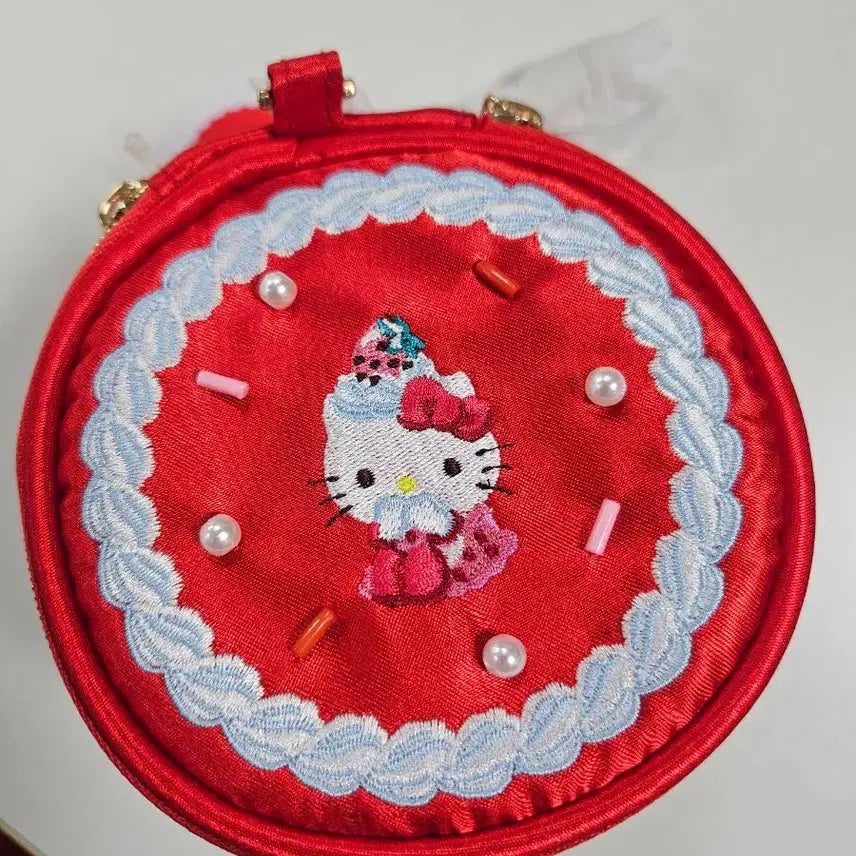 [BUNJANG] Hello Kitty Whipped Cream Round Pouch / 키티 휘핑케이크 원형파우치