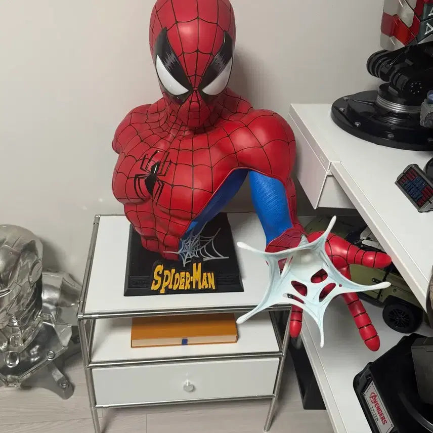 [BUNJANG] Queen Studio Marvel Comics Spider-Man 1:1 Bust (Red/Blue) / 퀸스튜디오 마블 : 코믹스 스파이더맨 1:1 Bust (레드/블루)
