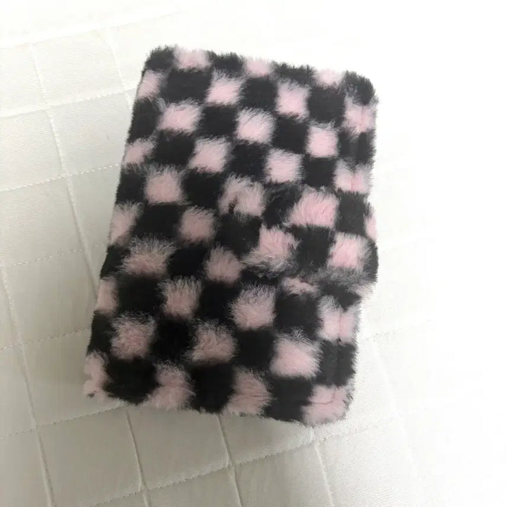 [BUNJANG] Checkered Pattern Fur 3-Ring Photocard Binder (Includes Sleeves) / 체크무늬 털 3공 포카 바인더 (속지 포함)
