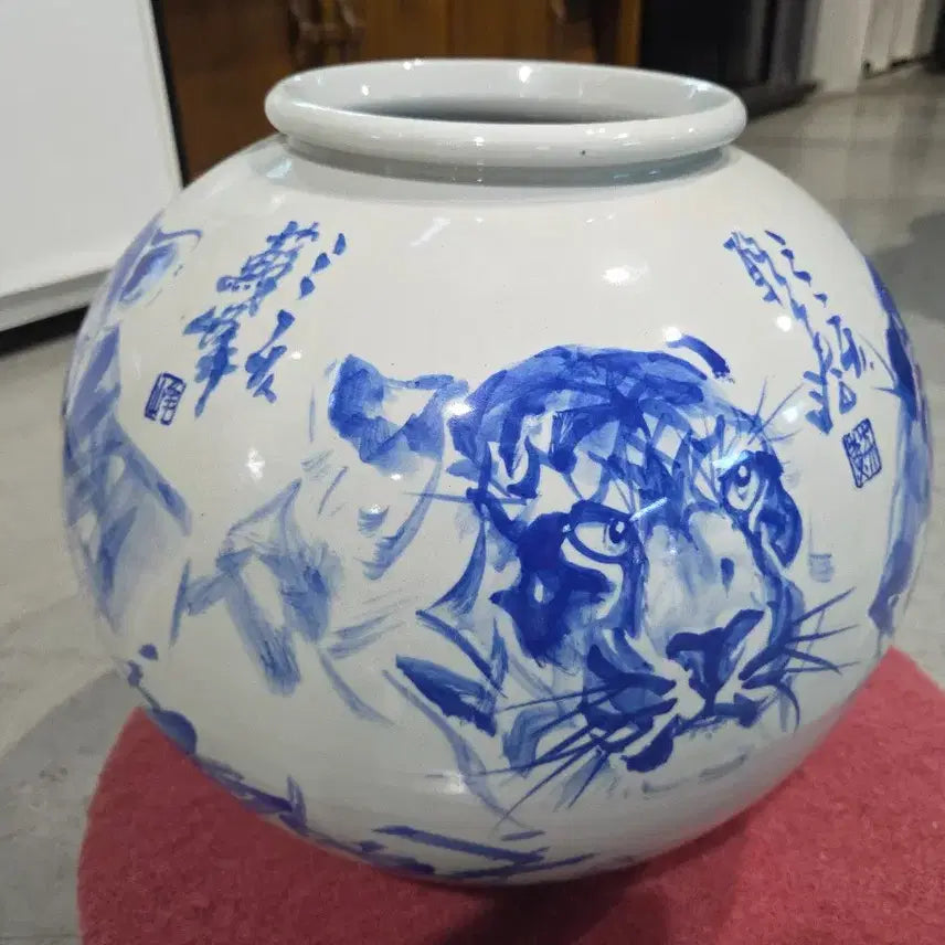[BUNJANG] Tiger Collaboration Porcelain Vase / 호랑이합작도 도자기 화병