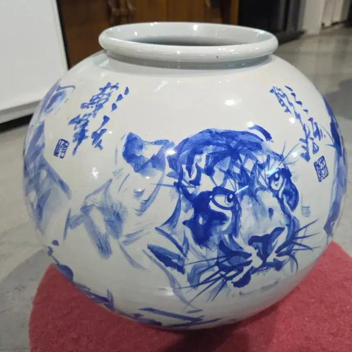 [BUNJANG] Tiger Collaboration Porcelain Vase / 호랑이합작도 도자기 화병