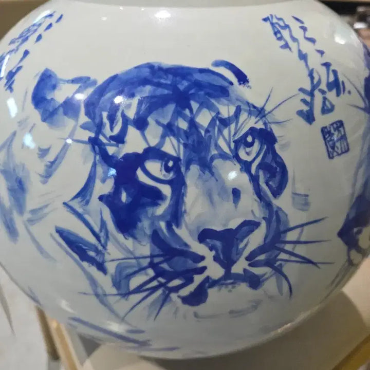 [BUNJANG] Tiger Collaboration Porcelain Vase / 호랑이합작도 도자기 화병