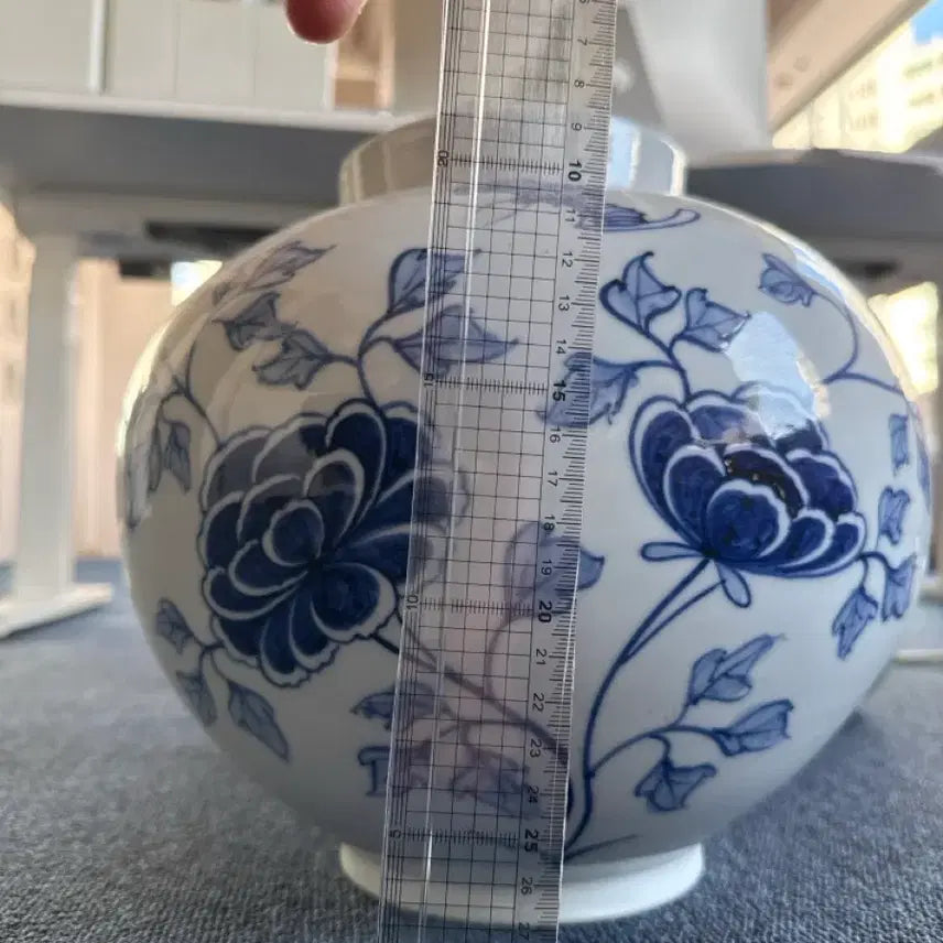 [BUNJANG] Antique Ceramic Vase with Floral Butterfly Motif / 고가구 꽃나비 문양 도자기 병