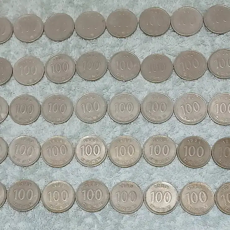 [BUNJANG] 1983, 1984, 1985, 1988, 1989 100 KRW Coin Bundle Set (50 pieces) / 1983,84,85,88,89년 100동전 50개일괄