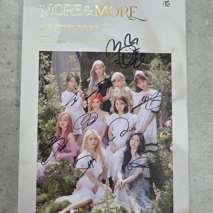 [BUNJANG] Twice 9th Album MORE&amp;MORE Signed Album / 트와이스 9집 앨범 MORE&amp;MORE 싸인반