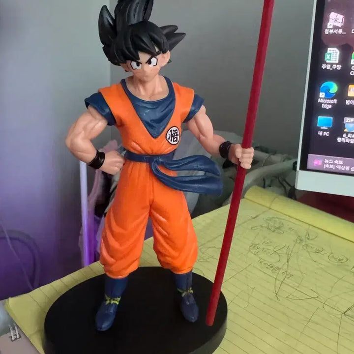[BUNJANG] Dragon Ball Son Goku Figure with Red Nyoibo / 드래곤볼 손오공 피규어