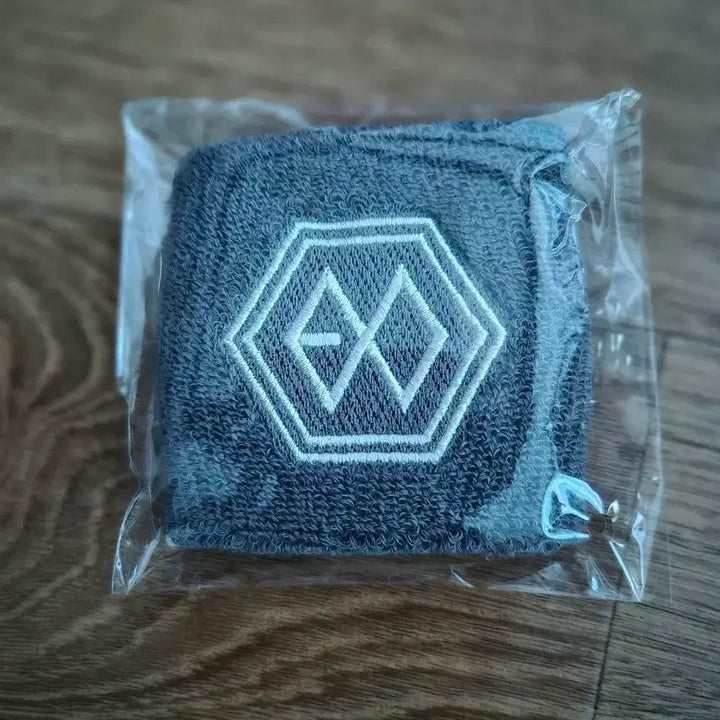 [BUNJANG] EXO Wristband Japan / EXO 손목 아대 일본산
