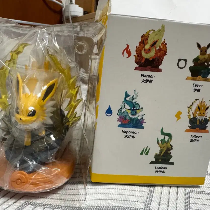 [BUNJANG] Pokemon Funism Eevee Set (Jolteon &amp; Leafeon) - New / 포켓몬 퍼니즘 이브이 (쥬피썬더&amp;리피아) 새상품 일괄판매해요