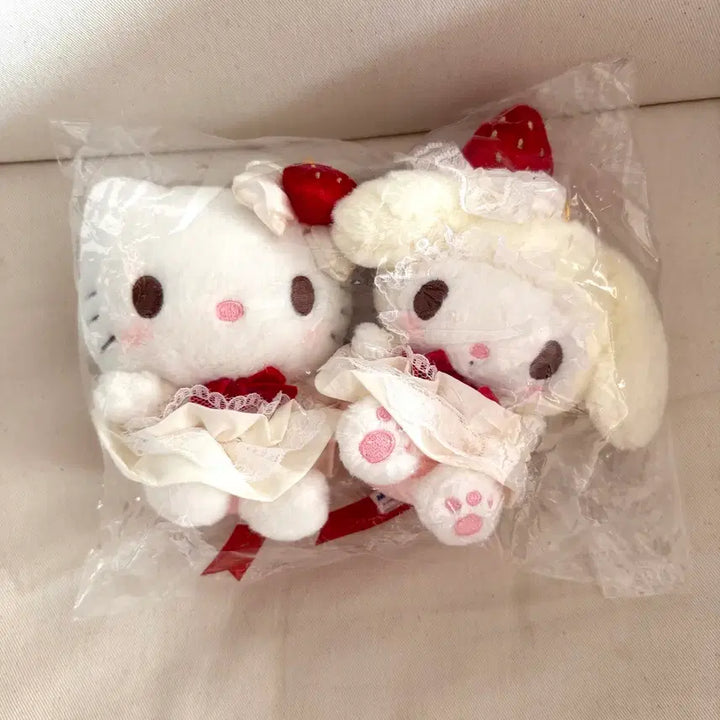 [BUNJANG] Sanrio Strawberry Shortcake Mascot Bundle Set (Hello Kitty, My Melody) / 스트로베리 쇼트케이크 키티 마이멜로디 마스코트 일괄