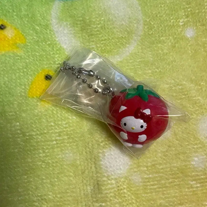 [BUNJANG] Sanrio Hello Kitty Vegetable Charm / 야채 산리오 키링 헬로키티