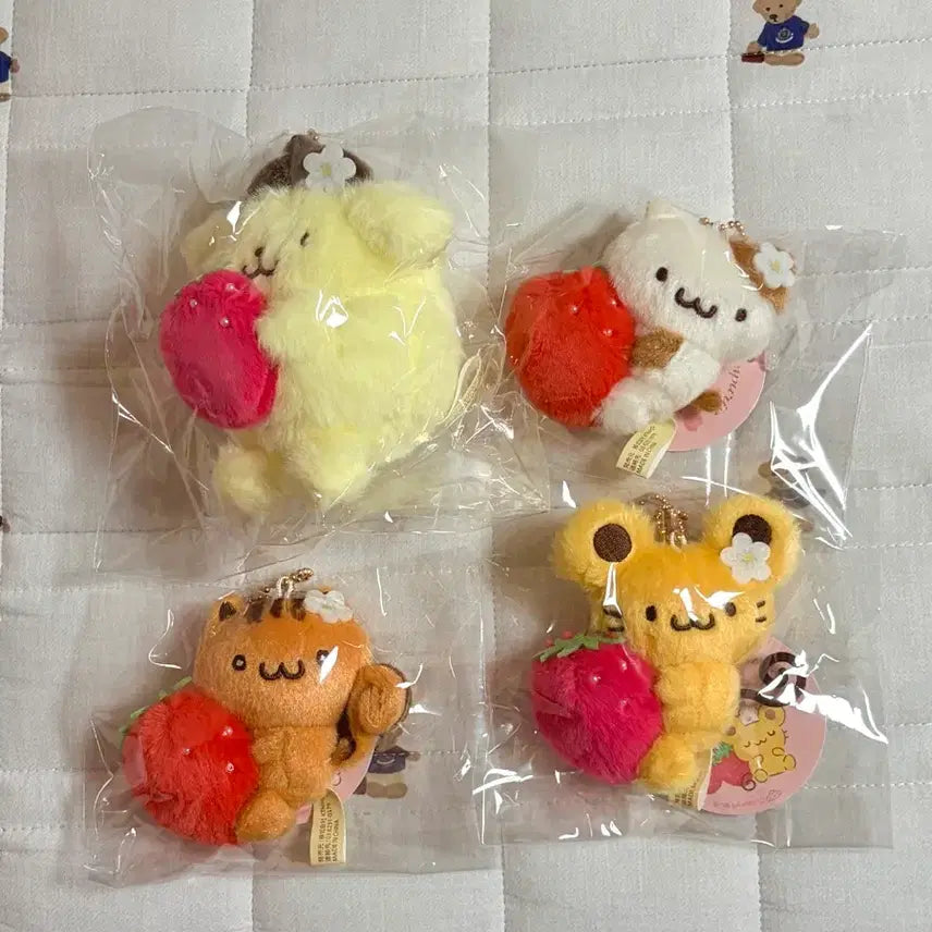 [BUNJANG] Sanrio Pompompurin Muneugurumi Strawberry 4-Piece Set / 산리오 폼폼푸린 무뉴구루미 딸기 4종 세트