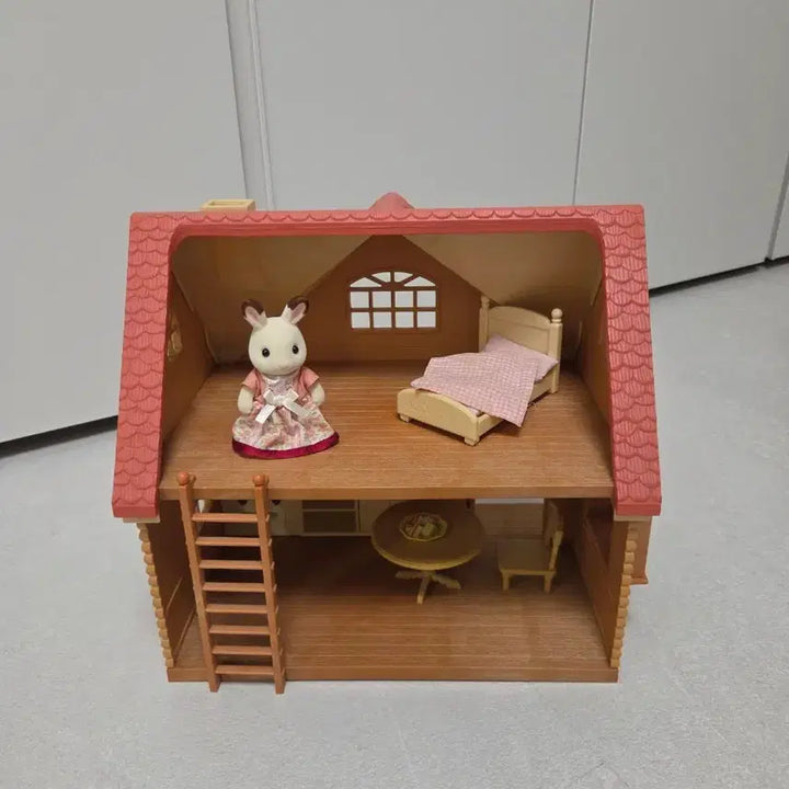 [BUNJANG] Sylvanian Families Old Version Chocolate Rabbit Log House + Rabbit / 실바니안 올드 구버전 초콜릿 토끼의 통나무 이층집 + 토끼