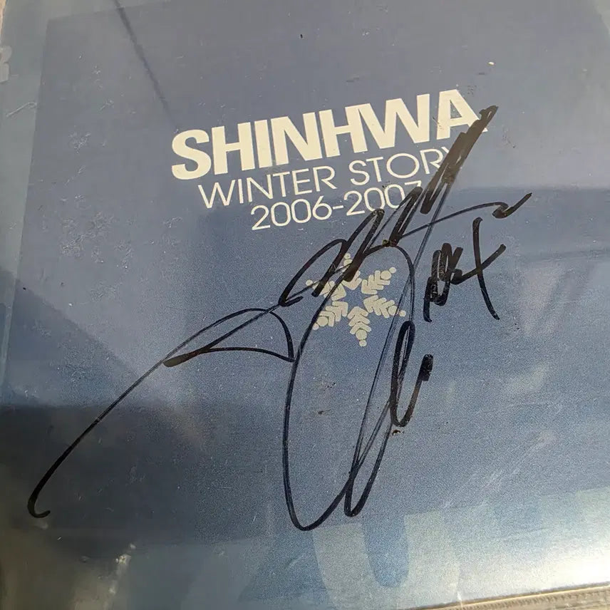 [BUNJANG] Shinhwa Winter Story 2006-2007 Signed Album / 신화 Winter Story 2006-2007 싸인반
