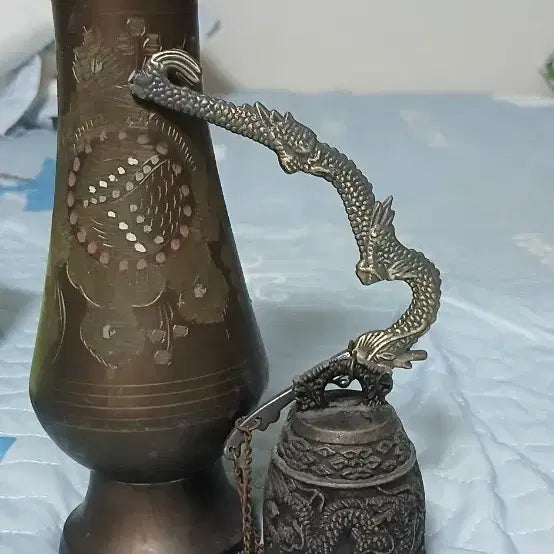 [BUNJANG] Vintage Bronze Vase with Dragon Bell Ornament / 빈티지 청동 꽃병 용모양범종 장식품