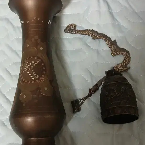 [BUNJANG] Vintage Bronze Vase with Dragon Bell Ornament / 빈티지 청동 꽃병 용모양범종 장식품
