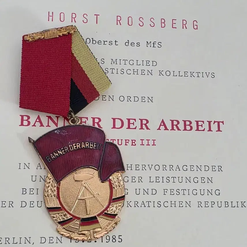 [BUNJANG] East German Banner of Work Order - 3rd Class with Certificate / 동독 노동적기훈장(Banner der Arbeit) 3급 + 증명서 세트