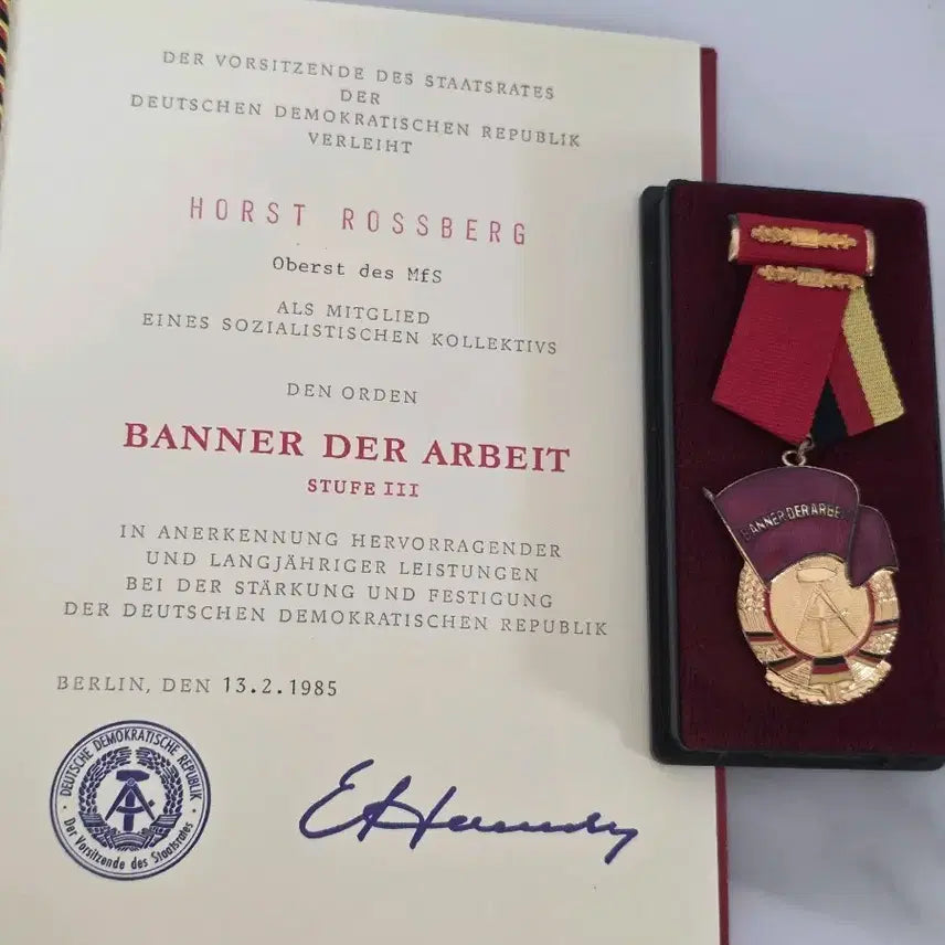 [BUNJANG] East German Banner of Work Order - 3rd Class with Certificate / 동독 노동적기훈장(Banner der Arbeit) 3급 + 증명서 세트