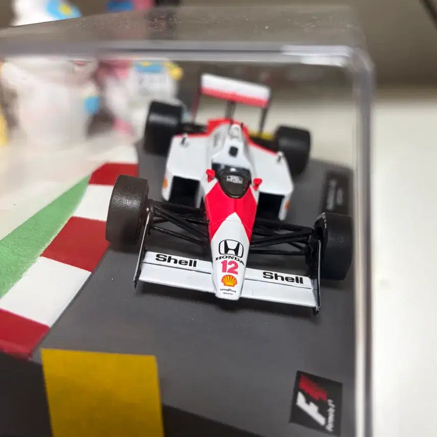 [BUNJANG] 1:43 Scale McLaren MP4/4 1988 Ayrton Senna Racing Diecast / 1:43 F1 맥라렌 MP 4/4 1988 아일톤 세나 레이싱 다이캐스트