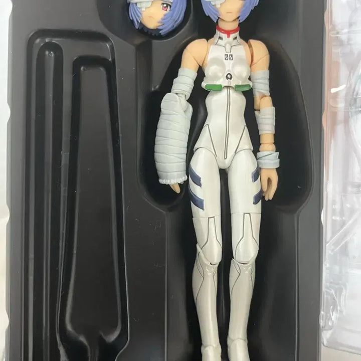 [BUNJANG] Evangelion Ayanami Rei Bandage Revoltech Figure / 고전 에반게리온 아야나미 레이 붕대 리볼텍 피규어