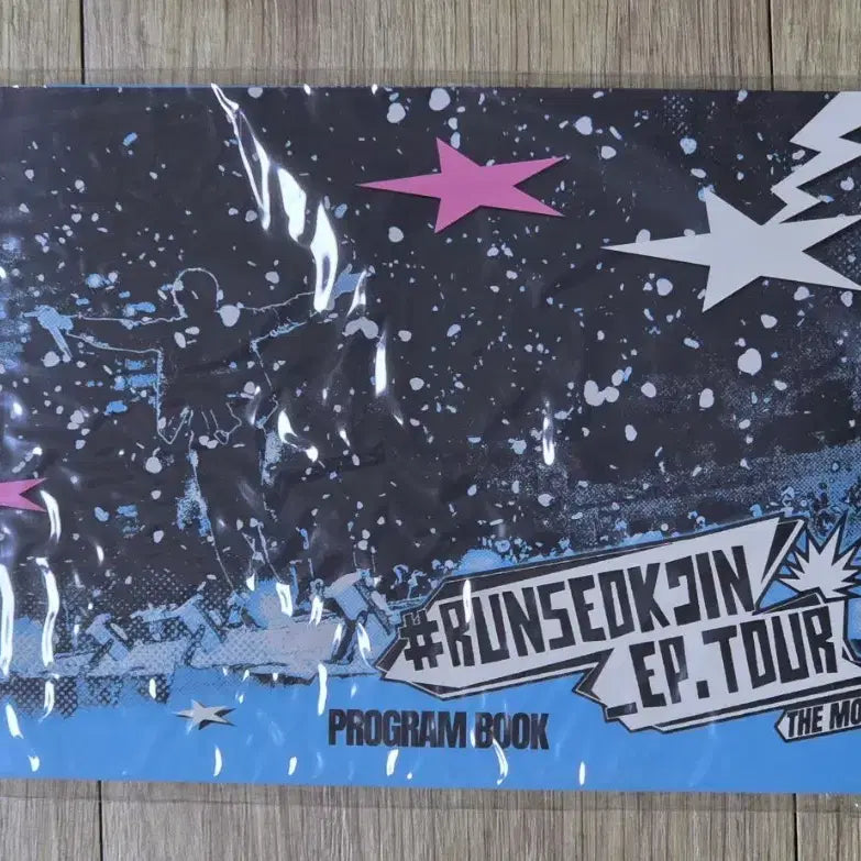 [BUNJANG] BTS Jin Run BTS Tour Goods Bag &amp; Program Book Set (Sealed) / (미개봉) 방탄소년단 BTS 진 런석진 투어 굿즈 양도 (가방, 프로그램북)