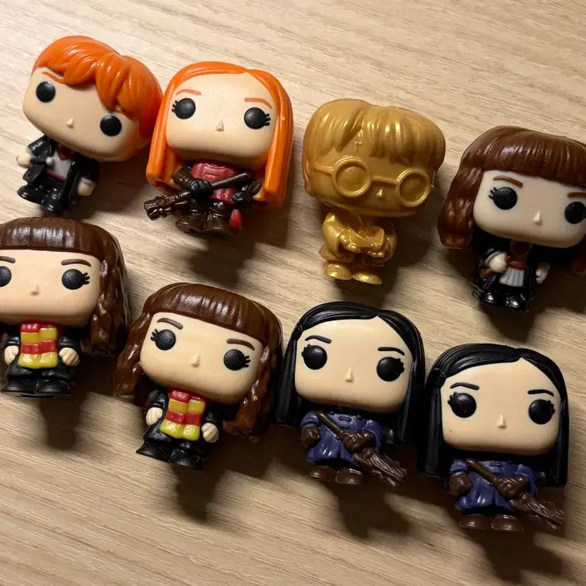 [BUNJANG] Kinder Joy Harry Potter Figures Bundle (Includes Golden Harry) / 해리포터 킨더조이 피규어 8개(황금해리 포함)