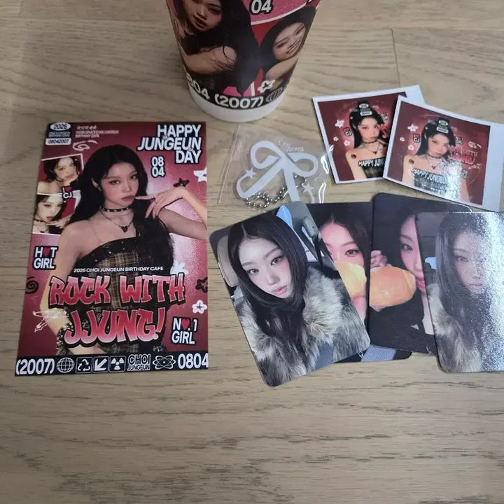[BUNJANG] Izna Choi Jeong Eun Birthday Cafe Exclusive Photocard, Badge, and Cup Set / 이즈나 izna 최정은 생카 2곳 특전 전부+선착순 배지 포함