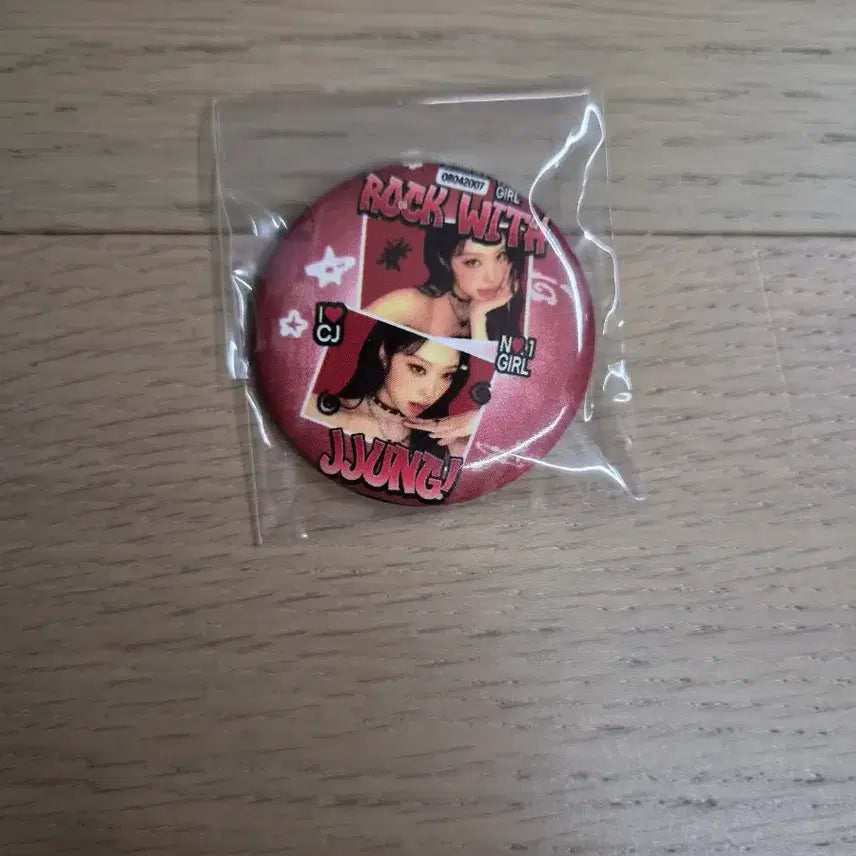 [BUNJANG] Izna Choi Jeong Eun Birthday Cafe Exclusive Photocard, Badge, and Cup Set / 이즈나 izna 최정은 생카 2곳 특전 전부+선착순 배지 포함