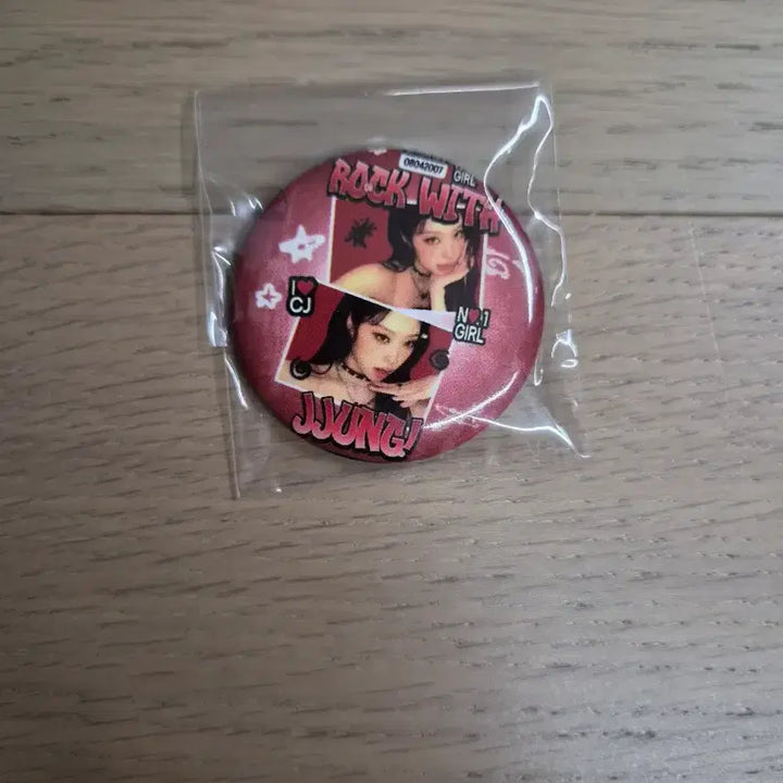 [BUNJANG] Izna Choi Jeong Eun Birthday Cafe Exclusive Photocard, Badge, and Cup Set / 이즈나 izna 최정은 생카 2곳 특전 전부+선착순 배지 포함