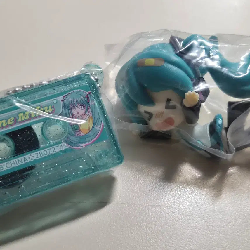 [BUNJANG] Hatsune Miku Koudan Figure + Tape Keyring (Sealed) / 하츠네미쿠 꽈당 피규어+테이프 키링