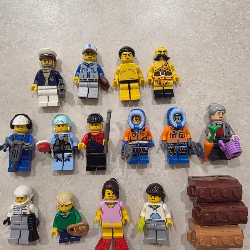 [BUNJANG] LEGO City &amp; Seasonal Minifigure Bundle Set / 레고 시티 &amp; 시즌 미피 일괄 판매